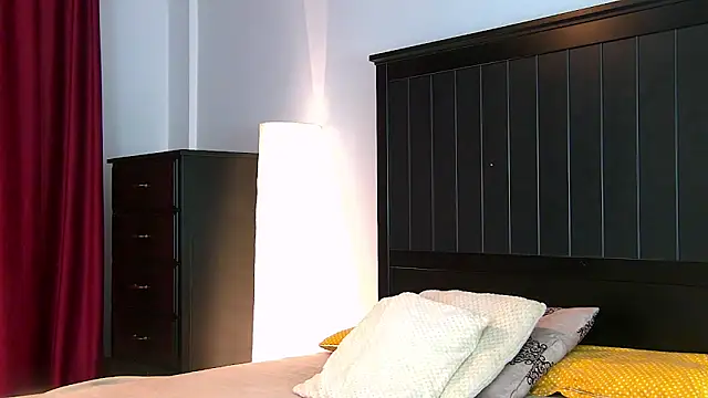 Snapshot of Yanira_Muslim chatting on 10.24.25 Yanira Muslim online show from 10.24.25