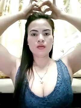 NgocQuyen2K online show from 02.14.25