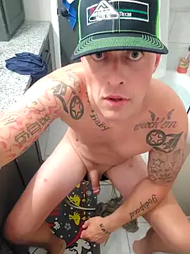 Snapshot of LongandEasy77 chatting on 11.09.25 LongandEasy77 online show from 11.09.25