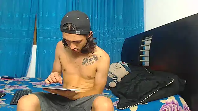 Snapshot of Hot_Sharks_ chatting on 10.01.25 Hot Sharks online show from 10.01.25