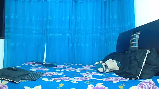 Snapshot of Hot_Sharks_ chatting on 10.16.25 Hot Sharks online show from 10.16.25