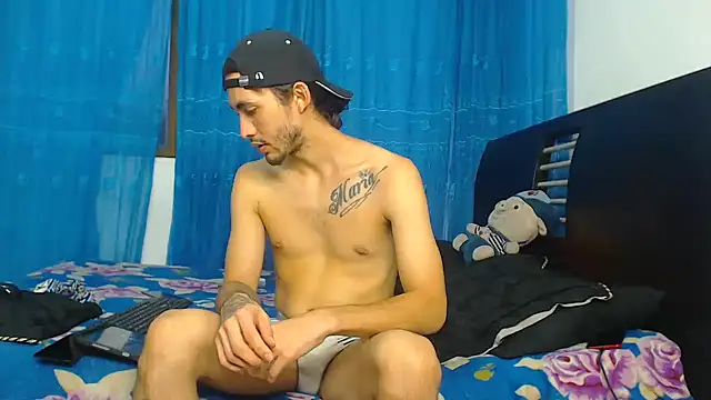 Snapshot of Hot_Sharks_ chatting on 10.27.25 Hot Sharks online show from 10.27.25