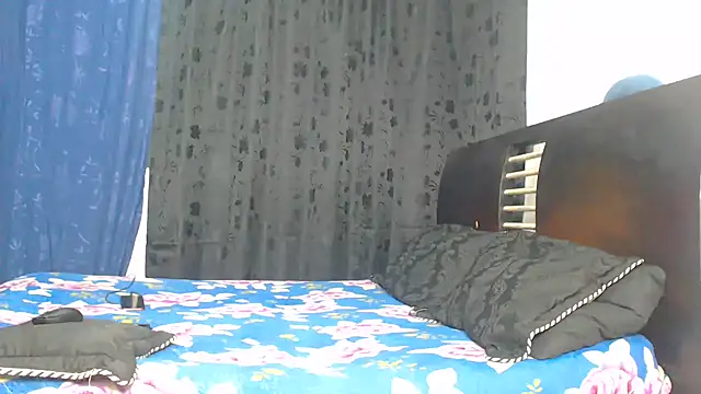 Snapshot of Hot_Sharks_ chatting on 11.02.25 Hot Sharks online show from 11.02.25