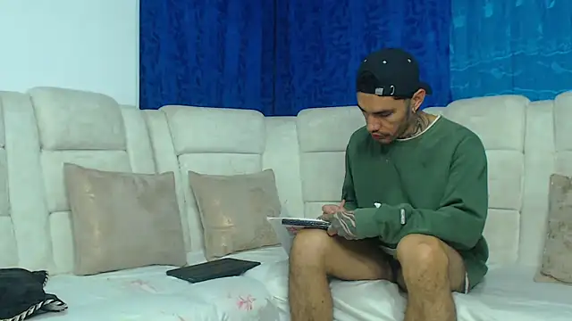 Hot Sharks  online show from 02.04.26