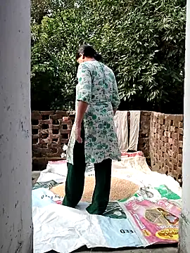 Snapshot of Hot-rubina chatting on 10.05.25 Hot-rubina online show from 10.05.25