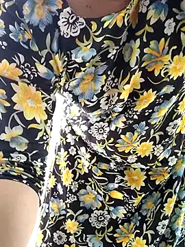 Snapshot of Hot-rubina chatting on 10.21.25 Hot-rubina online show from 10.21.25