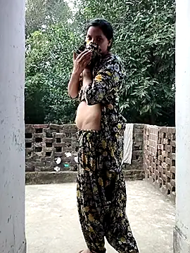 Snapshot of Hot-rubina chatting on 10.22.25 Hot-rubina online show from 10.22.25