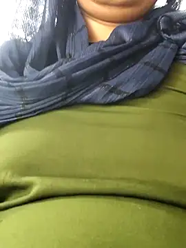 Snapshot of Hot-rubina chatting on 10.23.25 Hot-rubina online show from 10.23.25