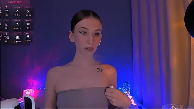 Snapshot of ellaamber chatting on 12.16.24 ellaamber online show from 12.16.24