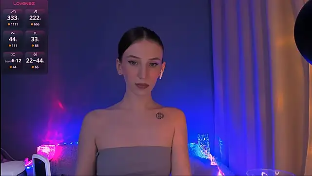 Snapshot of ellaamber chatting on 12.17.24 ellaamber online show from 12.17.24
