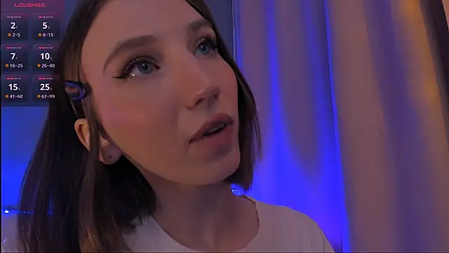 Snapshot of ellaamber chatting on 01.21.25 ellaamber online show from 01.21.25