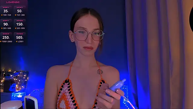 Snapshot of ellaamber chatting on 02.22.25 ellaamber online show from 02.22.25