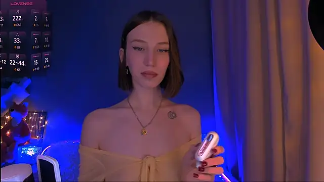 Snapshot of ellaamber chatting on 03.10.25 ellaamber online show from 03.10.25
