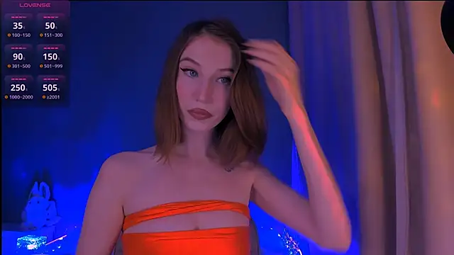 Snapshot of ellaamber chatting on 10.19.25 ellaamber online show from 10.19.25