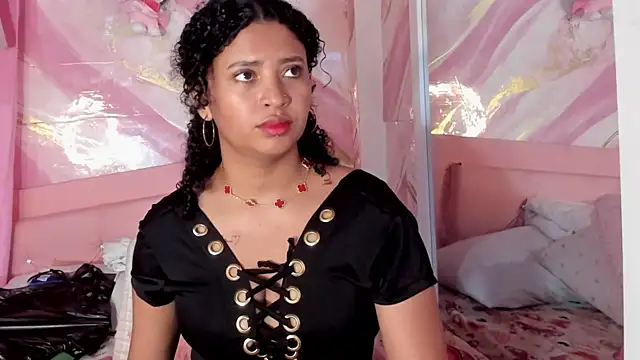 Snapshot of JessyZoe chatting on 10.28.25 JessyZoe online show from 10.28.25