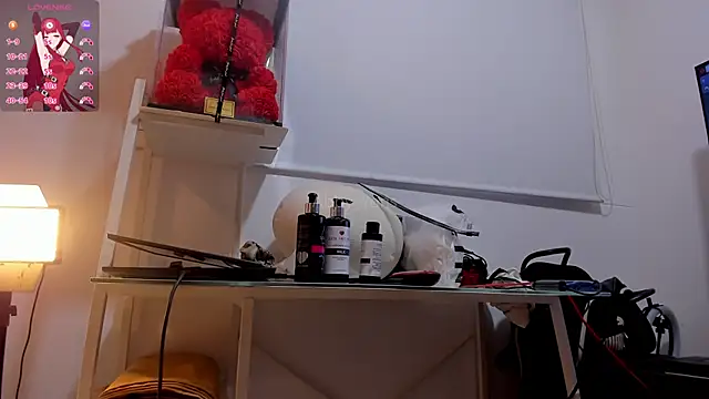 Snapshot of Abby_Yons chatting on 10.30.25 Abby Yons online show from 10.30.25