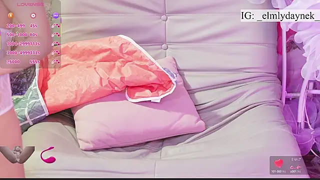 Snapshot of Anytoly chatting on 10.13.25 Anytoly online show from 10.13.25