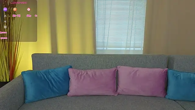 Snapshot of MilaDreamer chatting on 10.02.25 MilaDreamer online show from 10.02.25