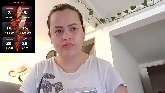 Snapshot of saramartinez1000 chatting on 01.22.25 saramartinez1000 online show from 01.22.25