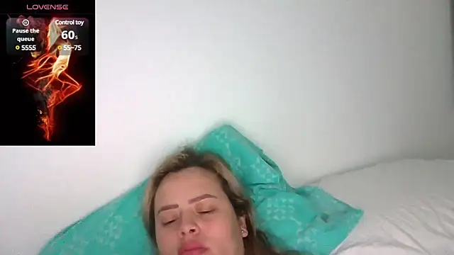 Snapshot of saramartinez1000 chatting on 03.05.25 saramartinez1000 online show from 03.05.25