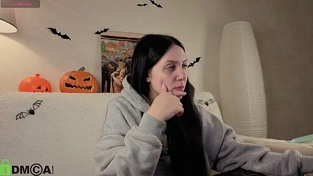 Snapshot of Kvetachka chatting on 10.28.25 Kvetachka online show from 10.28.25