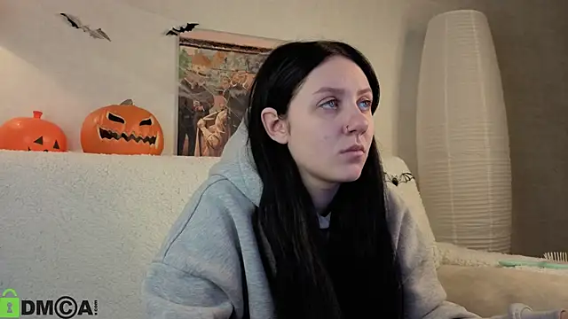 Snapshot of Kvetachka chatting on 10.29.25 Kvetachka online show from 10.29.25