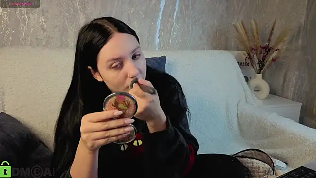 Snapshot of Kvetachka chatting on 11.05.25 Kvetachka online show from 11.05.25