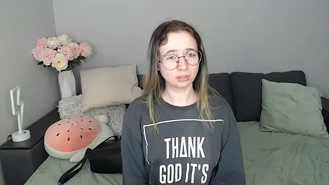 Mini Diva online show from 10.15.25