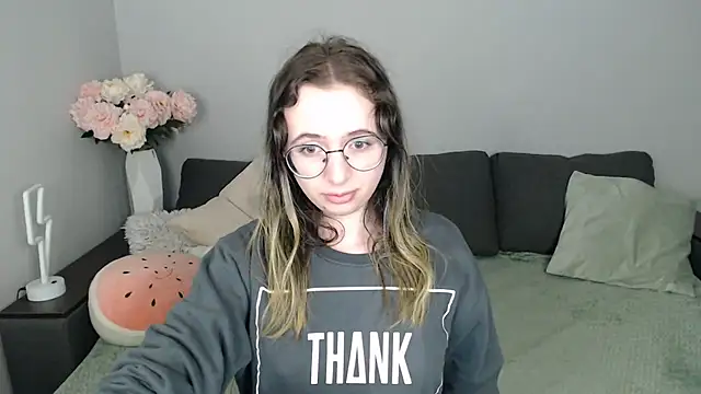 Mini Diva online show from 10.18.25