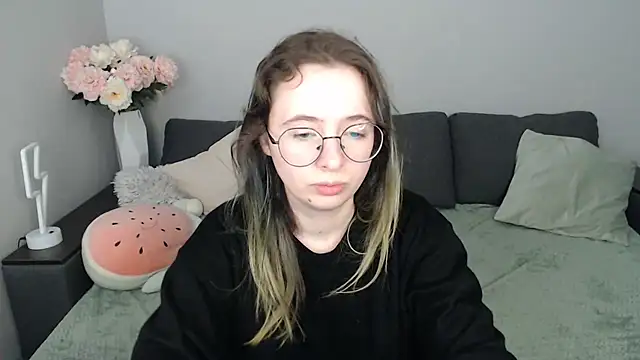 Mini Diva online show from 10.19.25