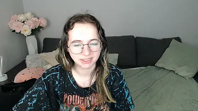 Mini Diva online show from 10.26.25