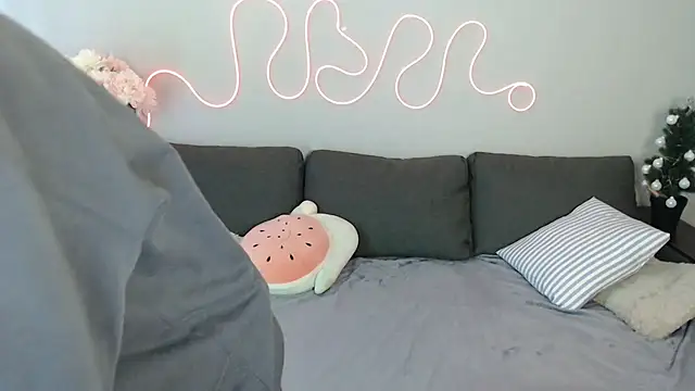 Mini Diva online show from 12.14.25