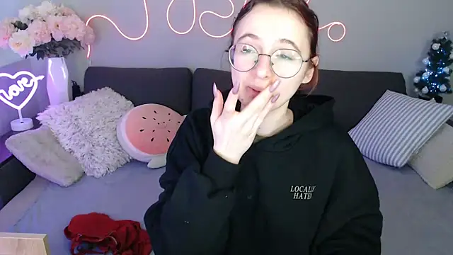 Mini Diva online show from 12.22.25