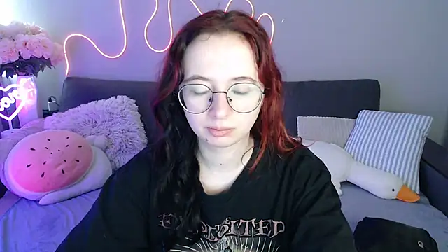 Snapshot of Mini_Diva chatting on 07.17.26 Mini Diva online show from 07.17.26
