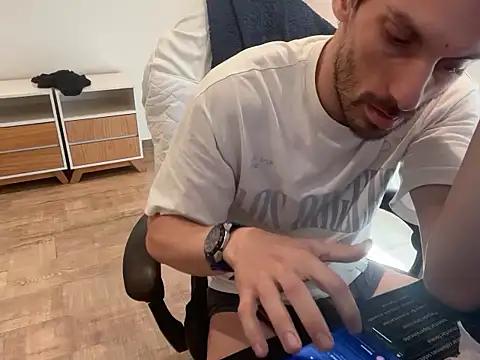 nicolaaaaas online show from 10.13.25