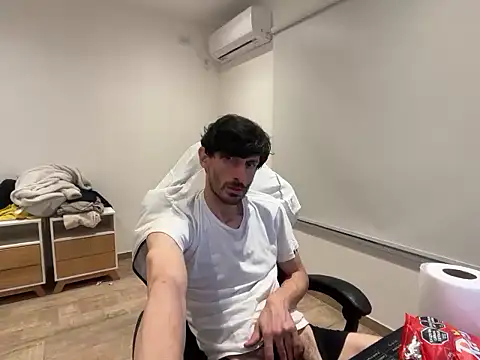 nicolaaaaas online show from 10.26.25