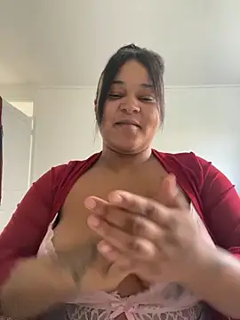 Snapshot of yourfavlightskinn chatting on 11.20.25 yourfavlightskinn online show from 11.20.25