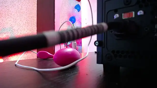 luly pink online show from 10.03.25