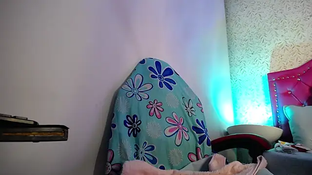 luly pink online show from 04.22.26