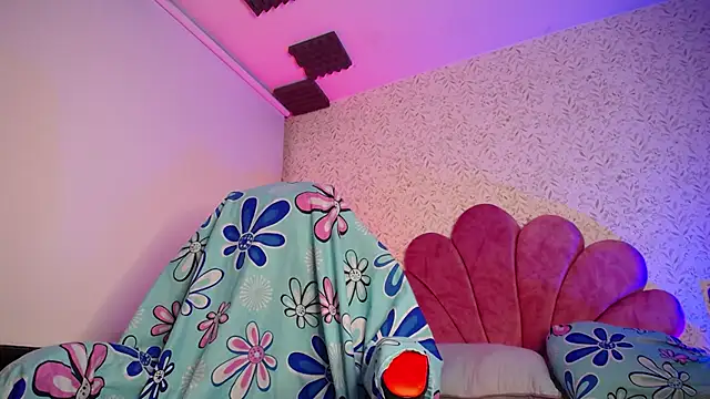 Snapshot of luly_pink chatting on 05.30.26 luly pink online show from 05.30.26