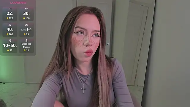 Snapshot of KellyBarton chatting on 10.12.25 KellyBarton online show from 10.12.25