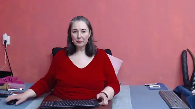 Snapshot of MilfGina chatting on 12.06.24 MilfGina online show from 12.06.24