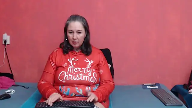 Snapshot of MilfGina chatting on 12.20.24 MilfGina online show from 12.20.24