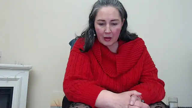 Snapshot of MilfGina chatting on 01.15.25 MilfGina online show from 01.15.25