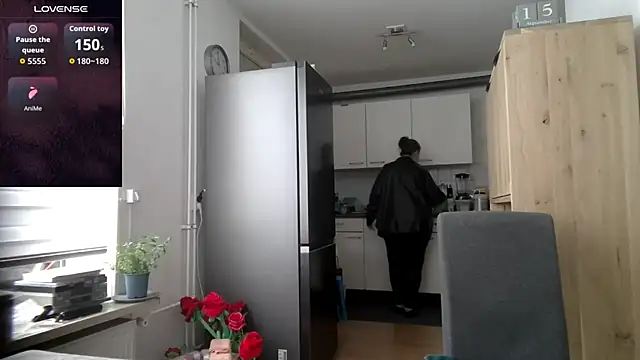 Snapshot of MilfGina chatting on 09.16.25 MilfGina online show from 09.16.25