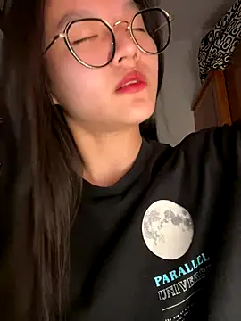 Snapshot of Krixxi22 chatting on 09.24.25 Krixxi22 online show from 09.24.25