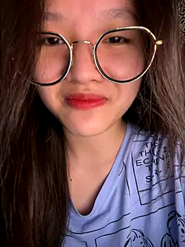 Snapshot of Krixxi22 chatting on 10.02.25 Krixxi22 online show from 10.02.25