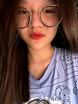 Snapshot of Krixxi22 chatting on 10.05.25 Krixxi22 online show from 10.05.25