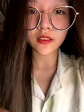 Snapshot of Krixxi22 chatting on 10.17.25 Krixxi22 online show from 10.17.25