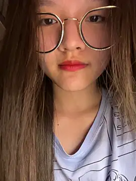 Snapshot of Krixxi22 chatting on 10.28.25 Krixxi22 online show from 10.28.25